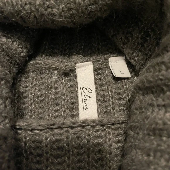 Elan Turtleneck Sweater, size L - Picture 7 of 10